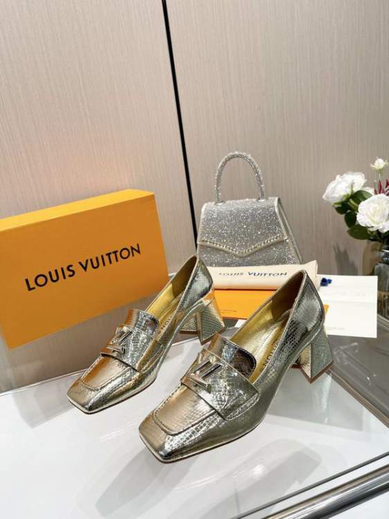Picture of Louis Vuitton Shoes _SKULVsz35-41513604.5cmmnf0386